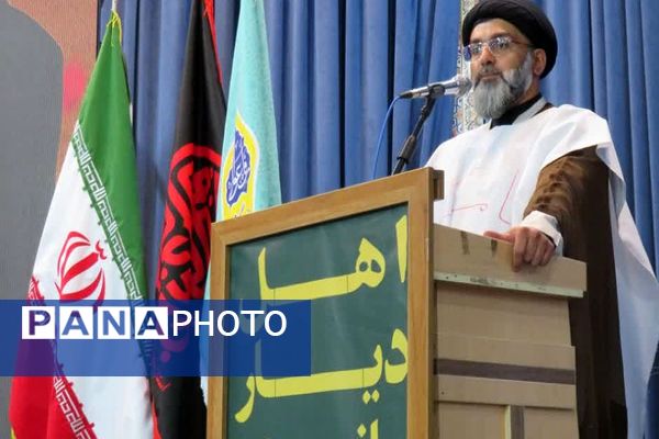  پیشوا در شب وداع؛ عالمان دینی و مسئولان با امام خویش پیمان دوباره بستند