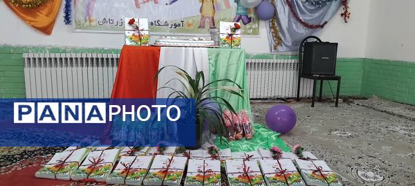 جشن شکوفه ها درمدرسه مرحوم زرتاش شهرستان خلیل آباد 