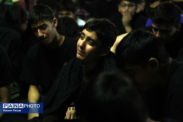 اعتکاف دانش‌آموزی در حسینه ارشاد