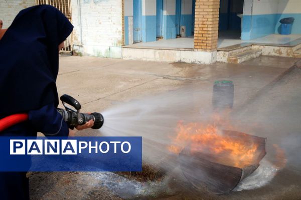 تمرین عملی دانش‌آموزان خوزستان برای بیست و هفتمین مانور سراسری زلزله