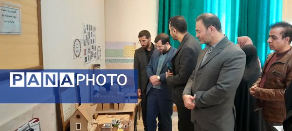 افتتاحیه نمایشگاه پژوهشی و فناورانه دبیران و دانش‌آموزان شهرستان ملارد در دبیرستان فرزانگان استعداد درخشان