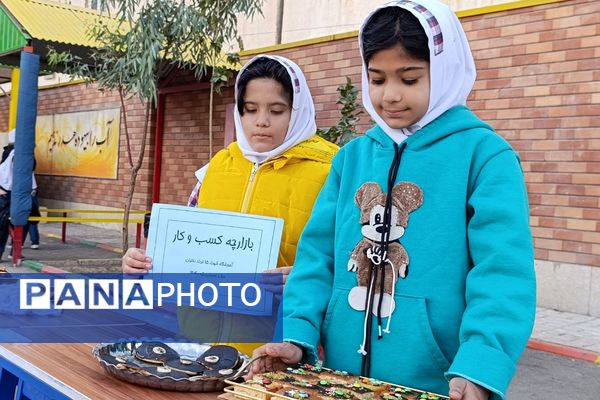 برپایی بازارچه کسب‌و‌کار در مدرسه شهدای پانزده خرداد قرچک
