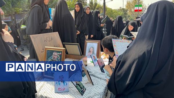 جاماندگان اربعین در خیابان ۱۷ شهریور هم‌قدم با زائران کربلا