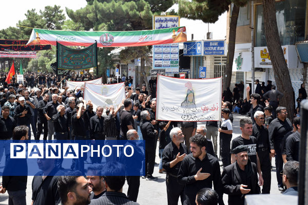 طنین صدای یا حسین(ع) با عَلَم کشی درعاشورای ۱۴۴۷