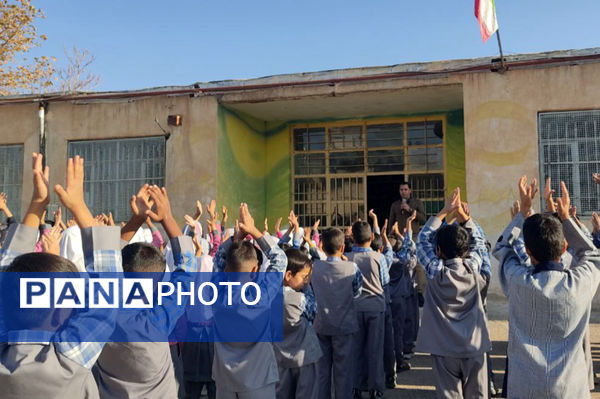 مراسم صبحگاهی دبستان شهید رحمت الله قلعه یزدانی و آموزشگاه آیت الله اراکی