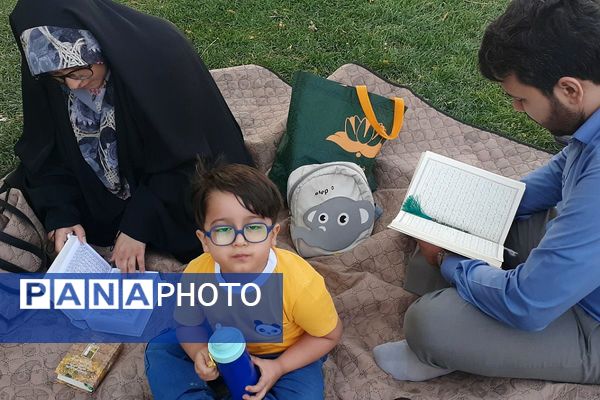  مراسم ختم دعای عرفه کنار مزار شهدای گمنام نسیم شهر 