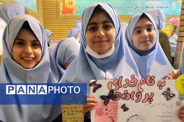 نمایشگاه کسب و کارهای دانش آموزی در دبستان حکمت نبوی ناحیه دو شهرری 