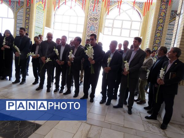 گلباران مزار شهدای دانش‌آموز و معلم در بجنورد