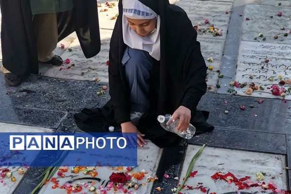 تجدید پیمان فرهنگیان ورامینی با آرمان‌های شهدا در هفته بسیج