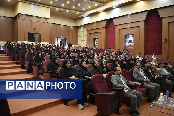 برگزاری دوره‌های توانمندسازی معلمان و مدیران شهرستان پردیس به مناسبت هفته دولت