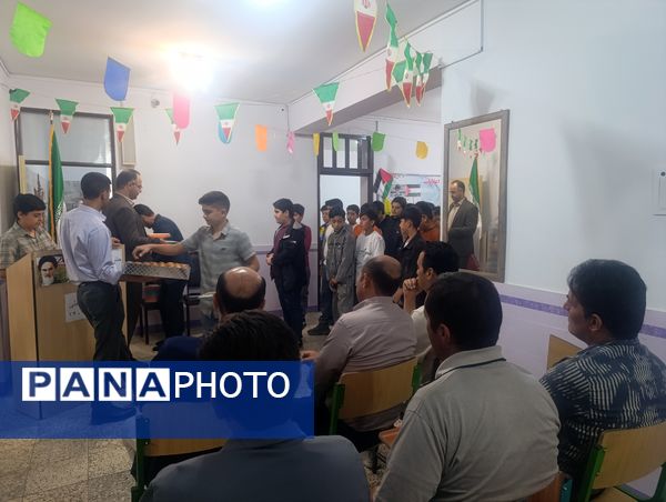 جشن جوانه‌های دبیرستان دوره اول نمونه دولتی پژوهش آشخانه