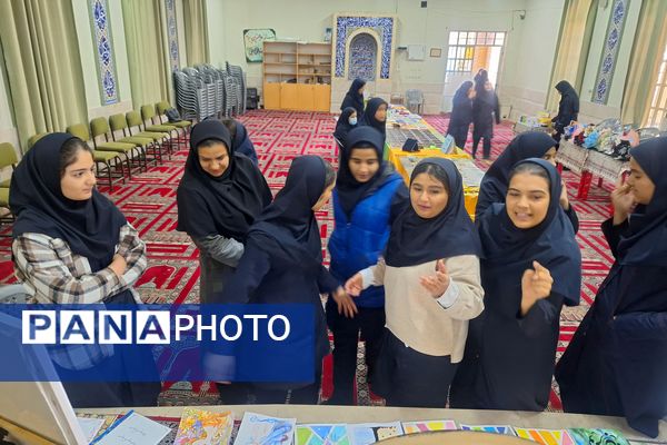نمایشگاه آثار مسابقات جشنواره فرهنگی هنری امید فردا 