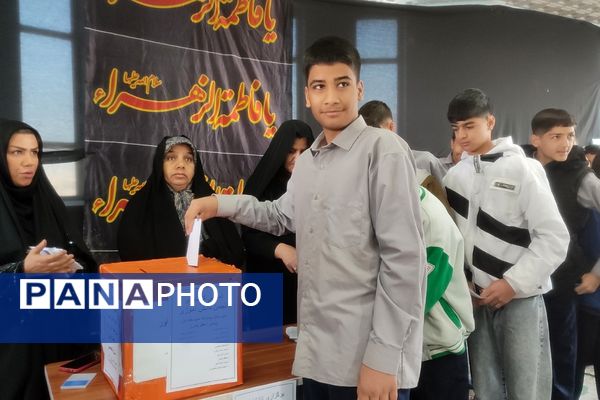 از کلاس تا صندوق رأی؛ تمرین مسئولیت در مدارس فشافویه