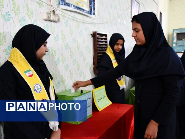 بیست‌وهشتمین دوره انتخابات شورای دانش‌آموزی در مدرسه هدف فیض‌آباد