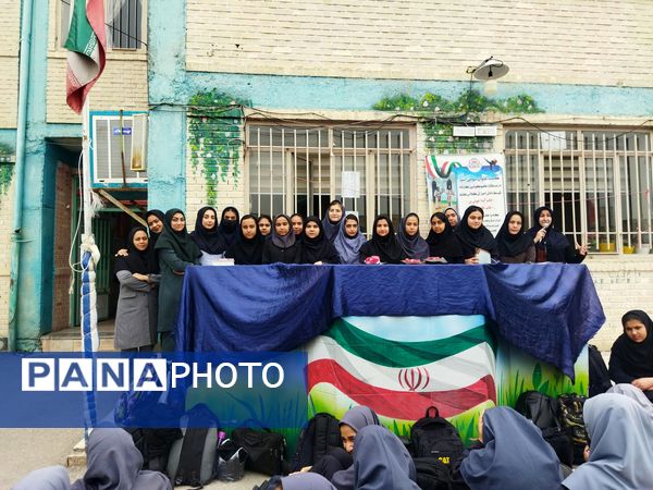 مراسم تجلیل از دانش آموزان جشنواره خوارزمی در دبیرستان عصمتیه 