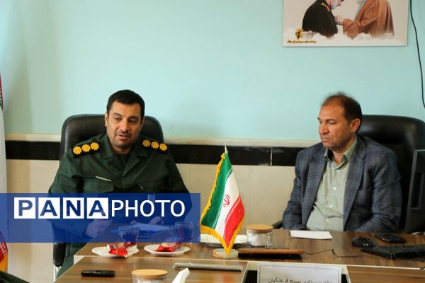 نشست صمیمی مدیر آموزش و پرورش سملقان با مسئول بسیج فرهنگیان 