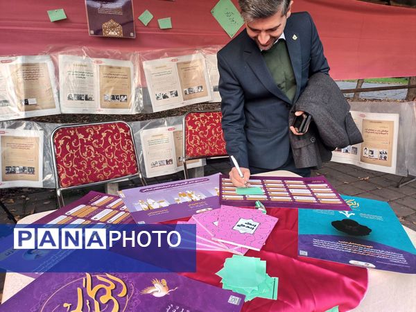 نمایشگاه دست سازه‌ها، نمایش حضور سوادآموزان