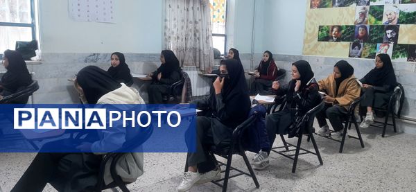 حوزه امتحانی در دبیرستان نمونه شهید محمدی پور خلیل آباد 