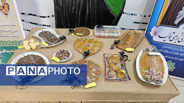 آیین گرامیداشت روز دانش‌آموز با حضور مسئولان منطقه ۱۳ در دبیرستان طلیعه شاهد