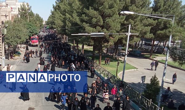 جاماندگان اربعین حسینی در  راهپیمایی حرم تا حرم نیشابور 