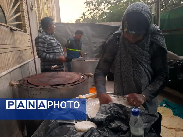 زائران پیاده شهرستان فردوس در دبیرستان شاهد مهدی حکمت