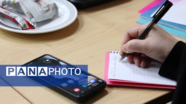 رویداد الگوسازی از زنان موفق و فعال در گفتمان الگوی سوم زن مسلمان