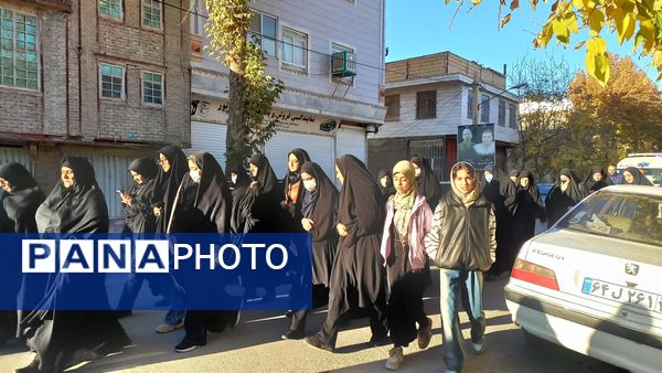 همایش پیاده‌روی خانوادگی گرامیداشت هفته بسیج در شهرستان سلسله 