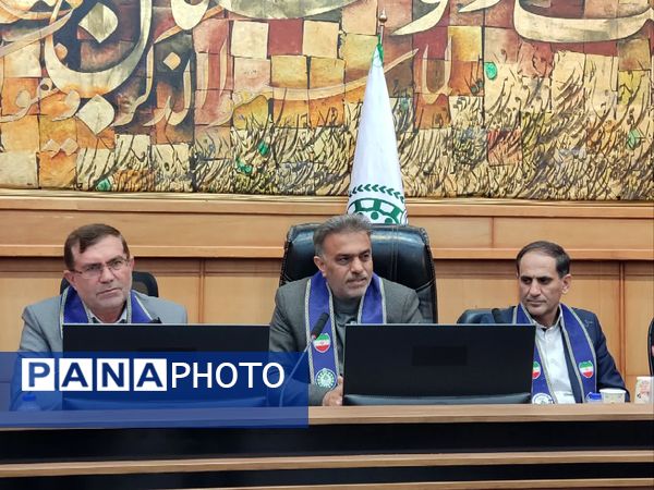 نشست هم‌اندیشی مسئولان سازمان دانش‌آموزی استان فارس روز دوم
