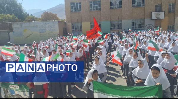 یک پرچم، یک نقشه، یک صدا: همبستگی و عشق به وطن در مدرسه پروین اعتصامی شازند
