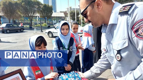 تجلیل از آتش نشانان قهرمانان حماسه آفرین در محل ایستگاه ۵ آتش نشانی مشهد