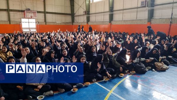 پخت نذری گرامیداشت ایام فاطمیه در دبیرستان دین و دانش مرند