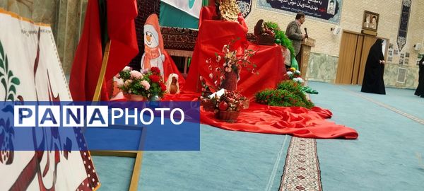 تقدیر از دانش‌آموزان برگزیده ناحیه چهار قم در جشنواره «فردا»