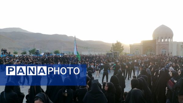 آیین زنجیر زنی و عزاداری روز تاسوعای حسینی