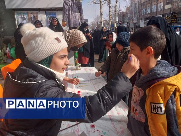 راهپیمایی ۲۲بهمن در شهرستان کاشمر با حضور پر رنگ مردم برگزار شد 