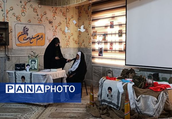 یادواره شهدا؛ عطر ایثار در دبیرستان نمونه محمودیه پیچید