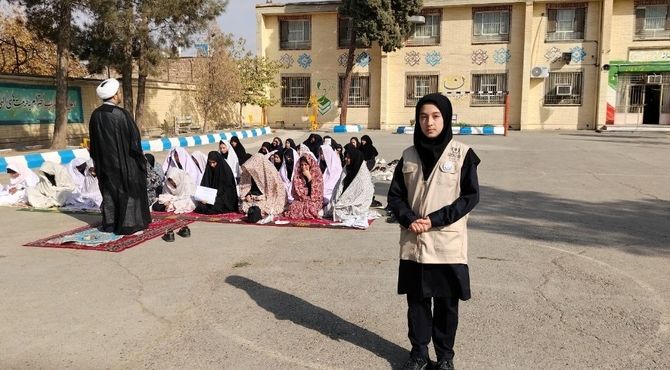 اقامه نماز باران در دبیرستان شهید مجید دهنوی نیشابور 