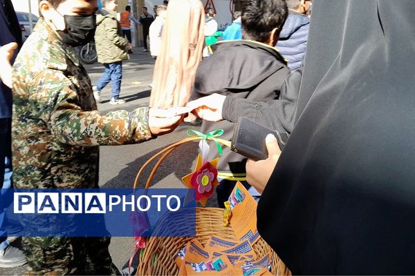 حضور پرشور دختران و پسران شهریار در روز استکبار ستیزی