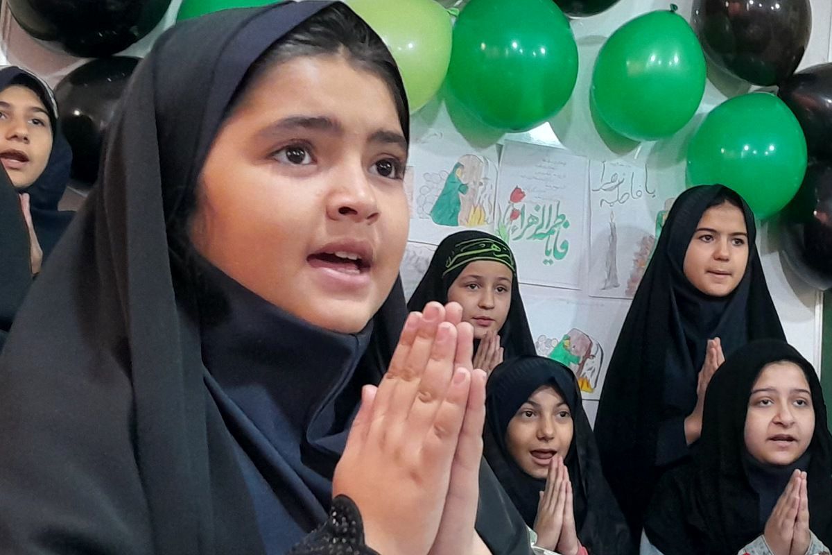 طنین نوای عشق و عزا؛ مراسم عزاداری دهه دوم فاطمیه در مدارس بهارستان‌دو