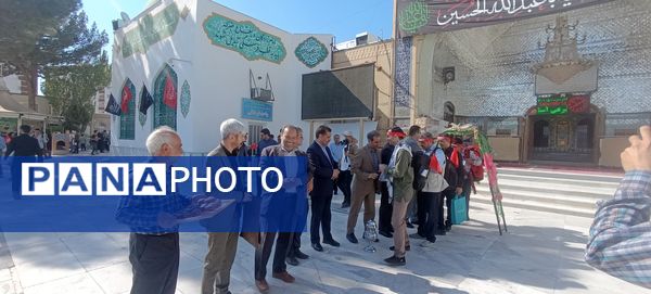 بدرقه دانش‌آموزان اعزامی به پیاده‌روی اربعین 