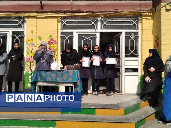 تقدیر از دانش‌آموزان ممتاز در دبیرستان دخترانه دلیری