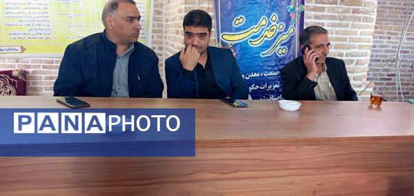 میز خدمت در آخرین نماز جمعه آبان ماه