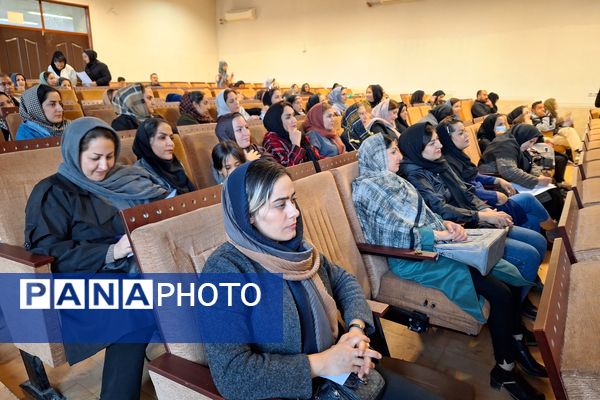 کارگاه آموزشی پیشگیری از آسیب‌های اجتماعی در آموزشگاه معارف۶ ناحیه ۳