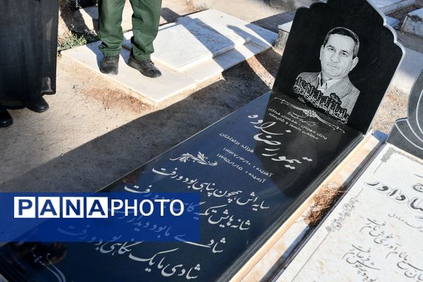گلزارهای شهدا در هفته معلم عطرافشان شد