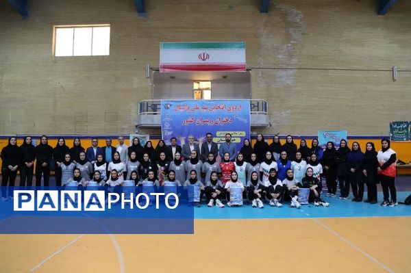 پایان اردوی انتخابی تیم ملی والیبال دانشآموزی دختران و پسران در خوزستان
