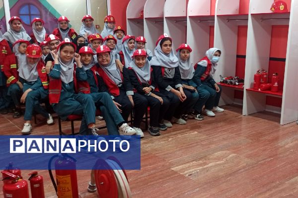 اولین اردوی آموزشی و تفریحی دانش‌آموزان آموزشگاه میمنت زین‌اوقلی در‌ شهر مشاغل