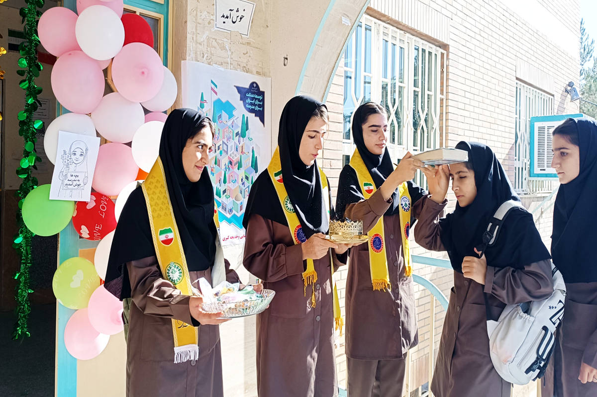 زنگ آغاز سال تحصیلی در مدرسه دکتر حسابی نورآباد نواخته شد