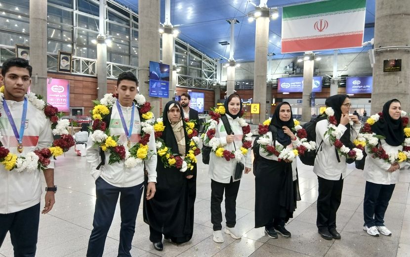 ساعقه طلایی در آسمان ورزش ایران/ بازگشت طلایی‌پوشان بلندقامت دانش‌آموز ایران با کاپ قهرمانی + فیلم