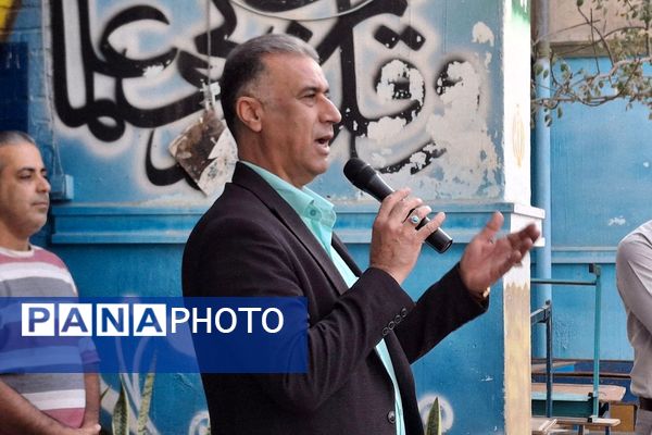 تجلیل دبیرستان شهید قمی از پدران مسئول در نیروی انتظامی و آتش‌نشانی