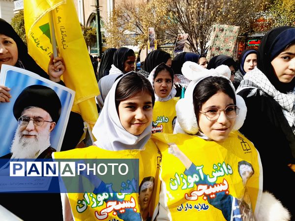 راهپیمایی روز دانش‌آموزان در ناحیه 6 مشهد 