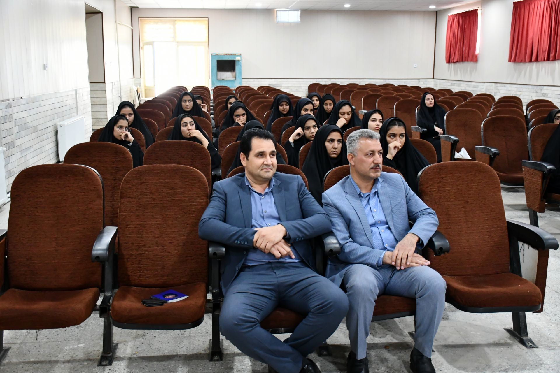 بازدید مدیر آموزش و پرورش مه ولات از دبیرستان شبانه روزی فرزانگان 